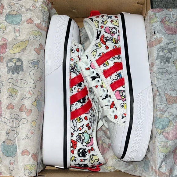 Adidas Nizza Platform J with Hello Kitty Design - Picture 2 of 4